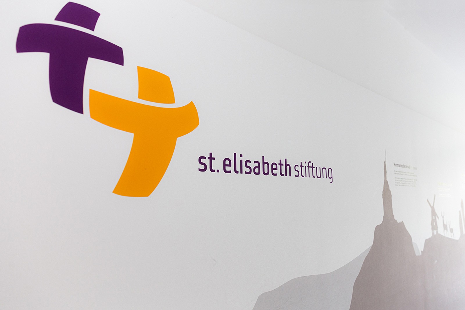 St. Elsabeth Logo an einer Wand